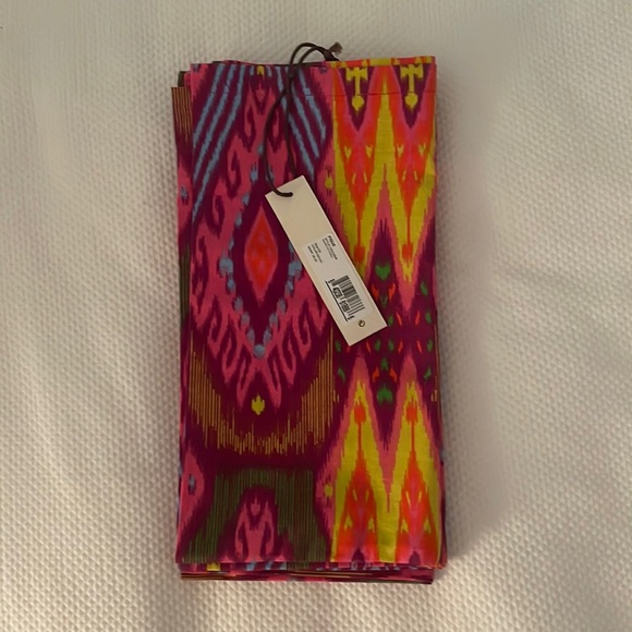 NWT 4 fabulous Figue dinner napkins - Picture 1 of 4